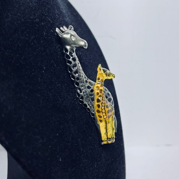 Vintage Silver Tone With Yellow Lucite Mother And Baby Giraffe Brooch (5847) - Picture 3 of 7
